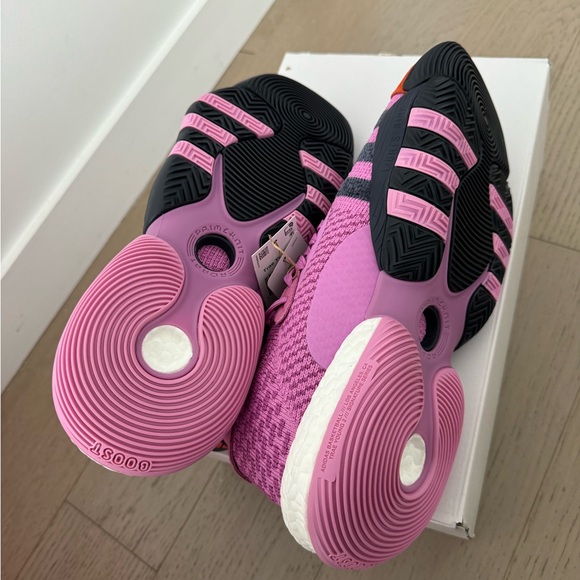 Adidas Trae Young 2 Basketball Sneakers NWT - Picture 4 of 8